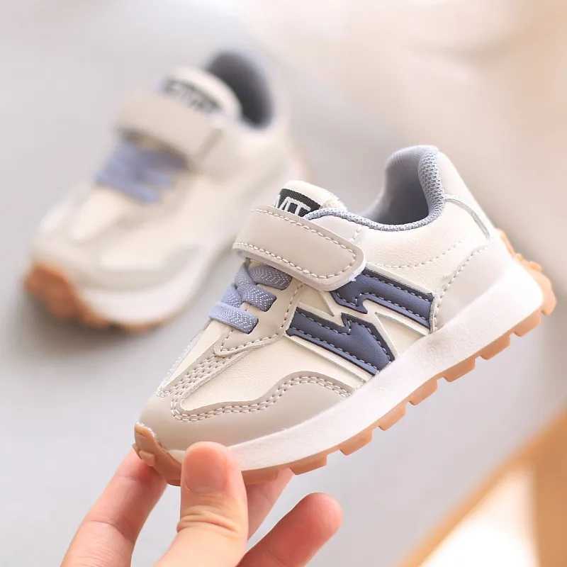 Childrens sports shoes breathable non slip and comfortable for young children lightweight hook and loop soft soled running and leisure shoes M250313