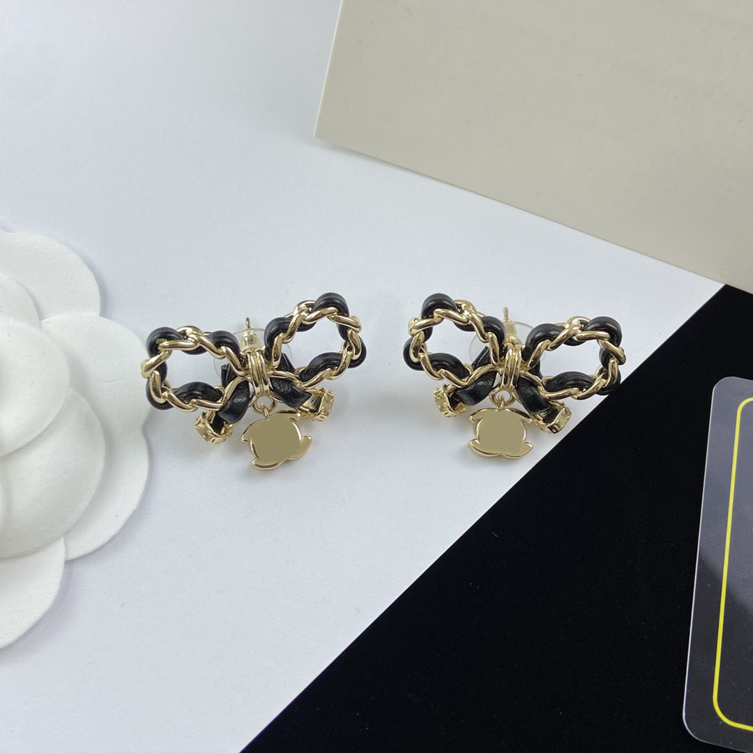 Earrings Elegant 18K Gold-Plated Stud Earrings for Women - Wedding Party Jewelry Gift