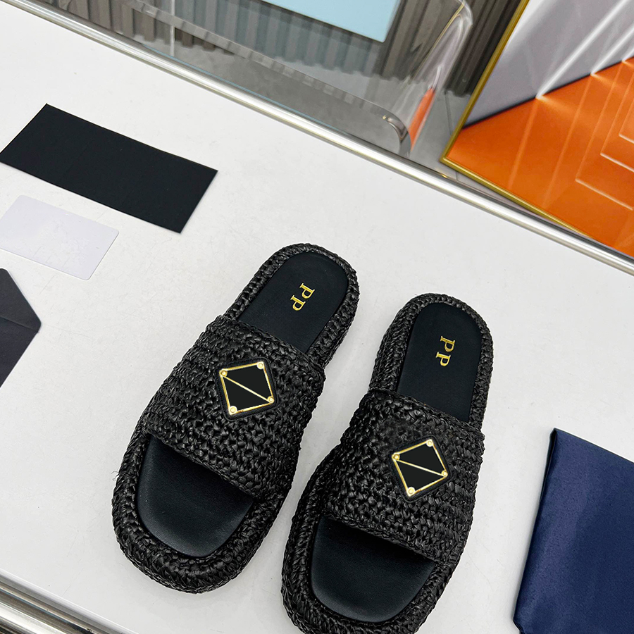 Designer Women Summer Slippers Simple Beach Vacation Couple Slippers Letter Design Classic Summer Shoes Lightweight Thin Heel Slippers
