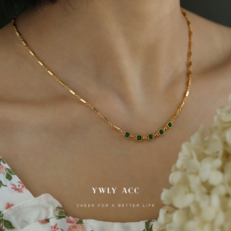 Designer necklace European and American emerald zircon inlaid high-end necklace, light luxury temperament, retro fashion style, versatile accessorie