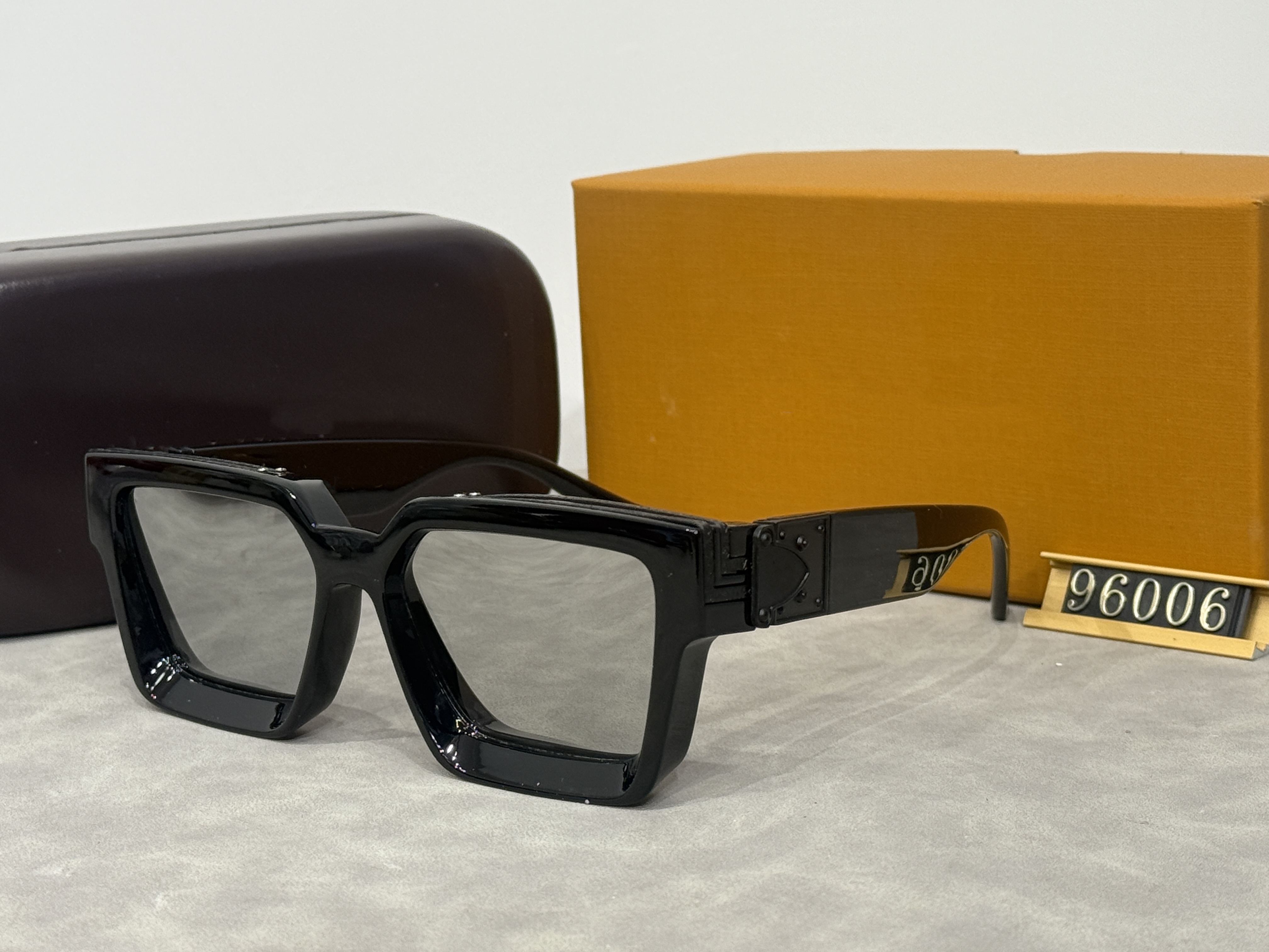 2026 Top designer Luxury Sunglasses for women and Men Eyeglasses Outdoor Shades Big Square Frame Fashion Classic Lady Sun glasses Mirrors Quality 19