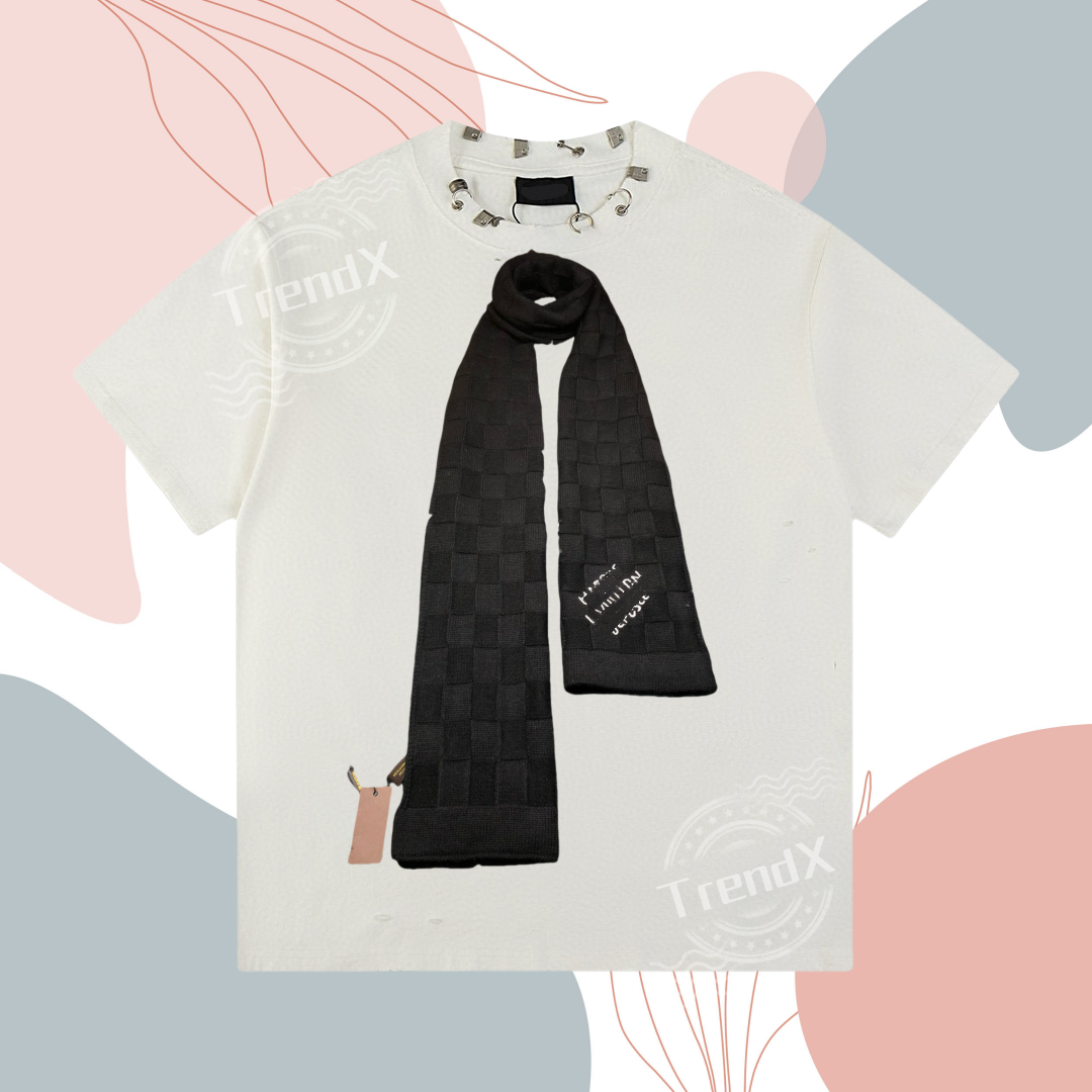 T-shirt à imprimé multicolore chic pour elle avec un détail d'écharpe