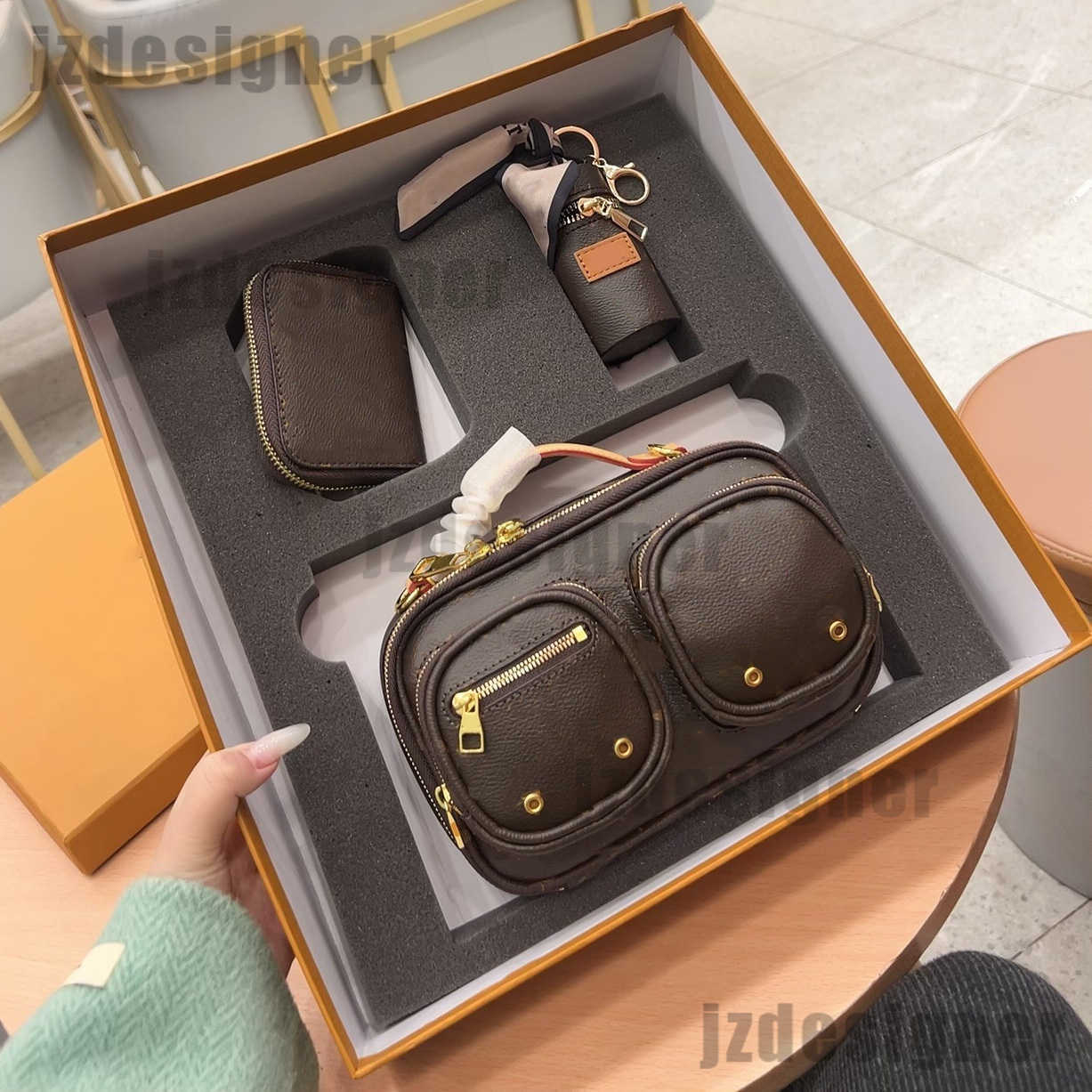 Ensemble de cadeaux en trois pièces Sac à bandoulière avec portefeuille de portefeuille Bag de lèvres à lèvres Elegant Crossbody sac fourre-tout