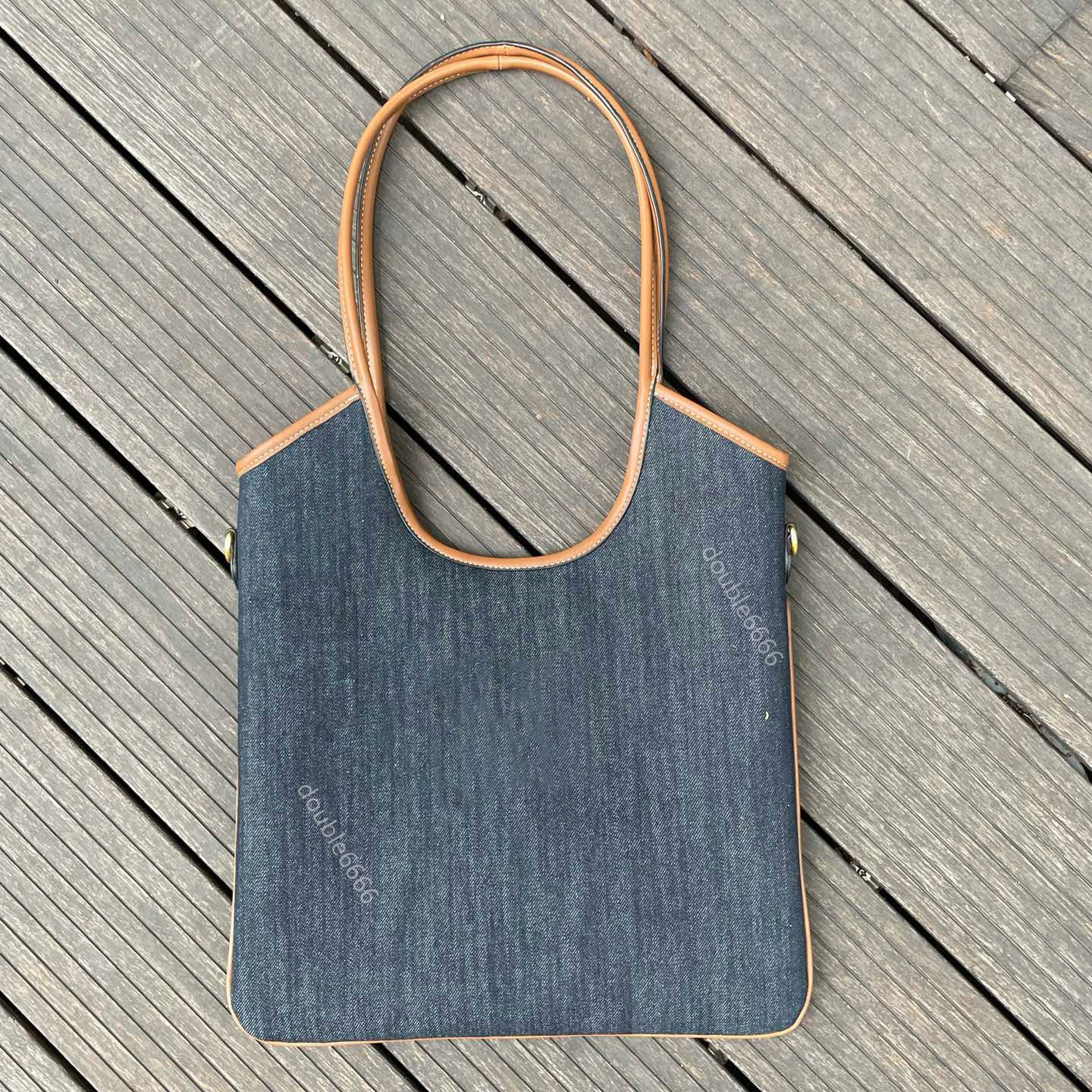 Sac fourre-tout en jean grande capacité Sacs à bandoulière Fashion Handbag Designer Sac Women Senior Lettre de broderie Sacs sous les bras Sacs à