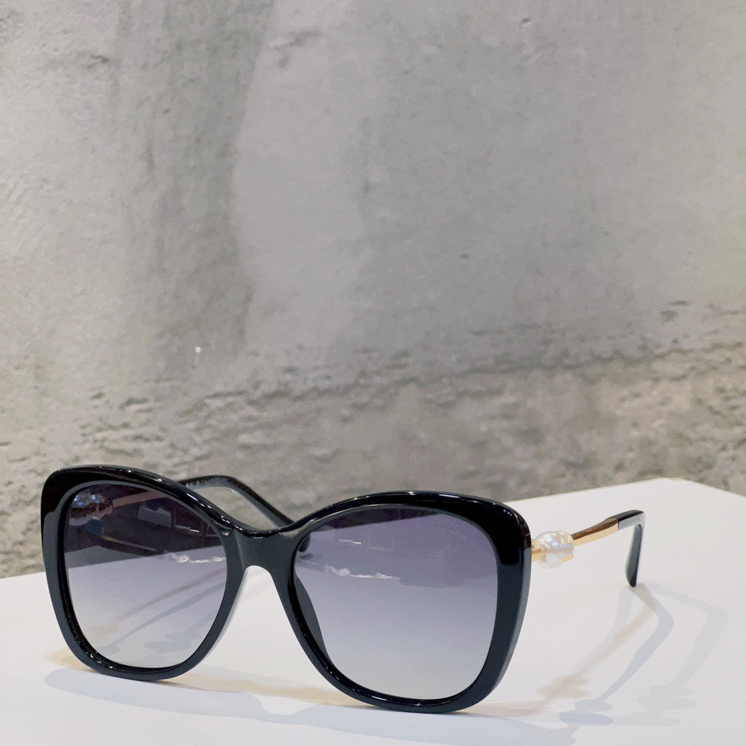 Lunettes de soleil designer pour femmes Classize Oversize Eyeglass Cat Oeil Frame Outdoor Beach Sun Glasses Facturel Perle Frame Perles