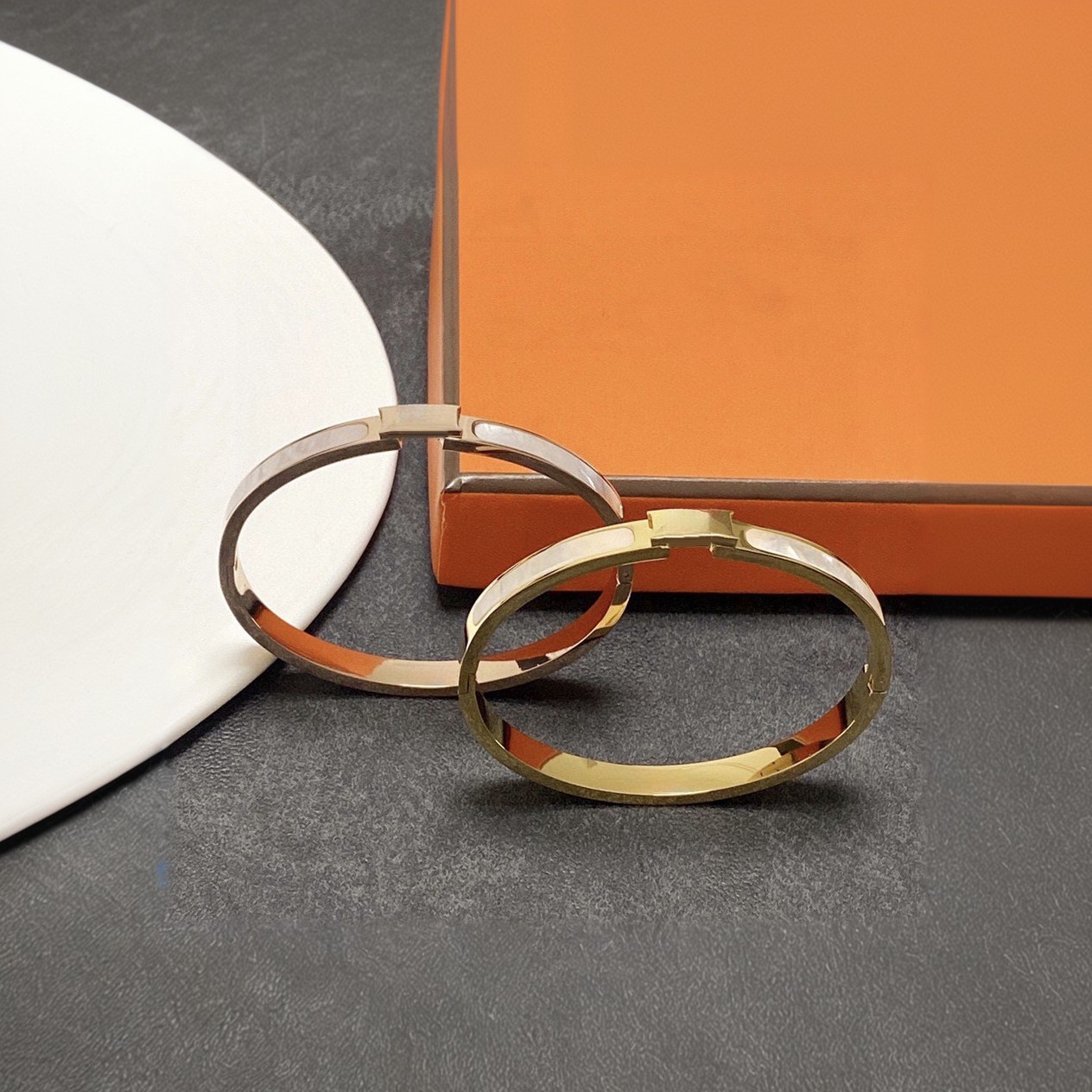 Designer Cuff Bracelet Elegant Woman Pearl Thin Bracelets for Man Women Jewelry Gold Silver and Rose gold 3 Color-image-764412027