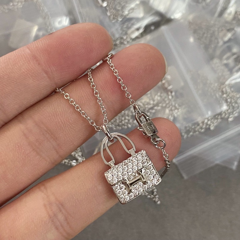 New Classic Bag Pendant Necklaces for Women with Pink Diamonds and 18K Gold High-quality Luxury Jewelry Unique Designer Necklace Fashionable Birthda