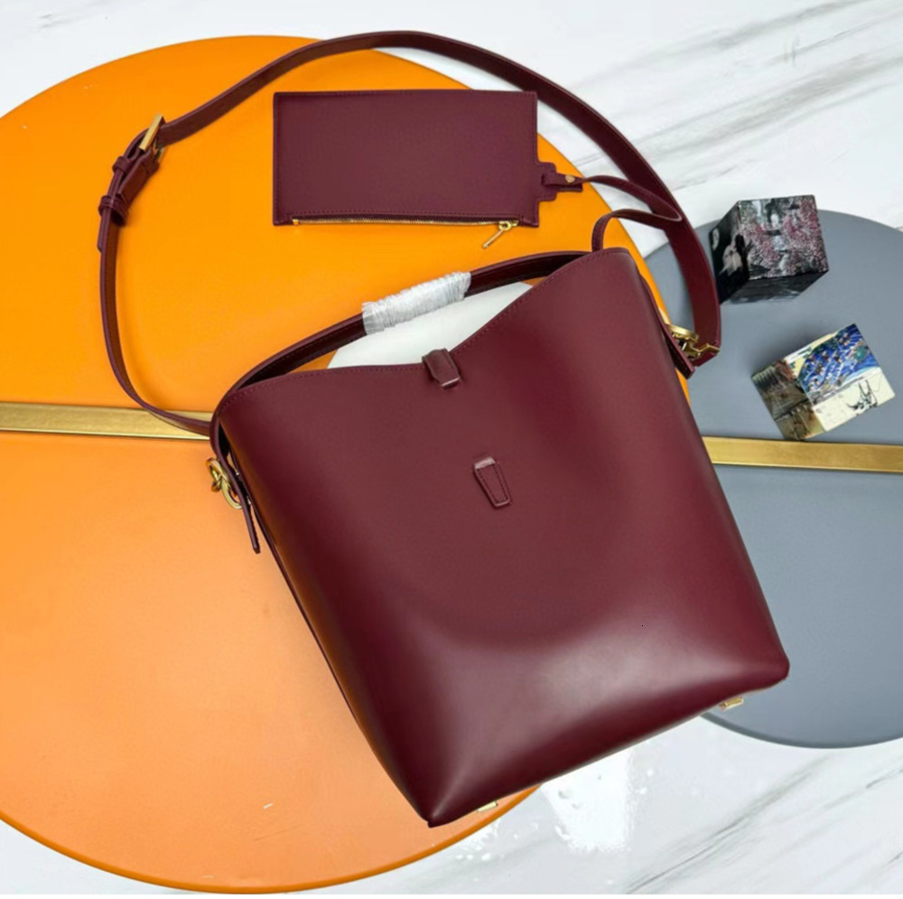 2025 new pattern High quality designer shoulder bag made of Italian cowhide overall classic and elegant fjhz