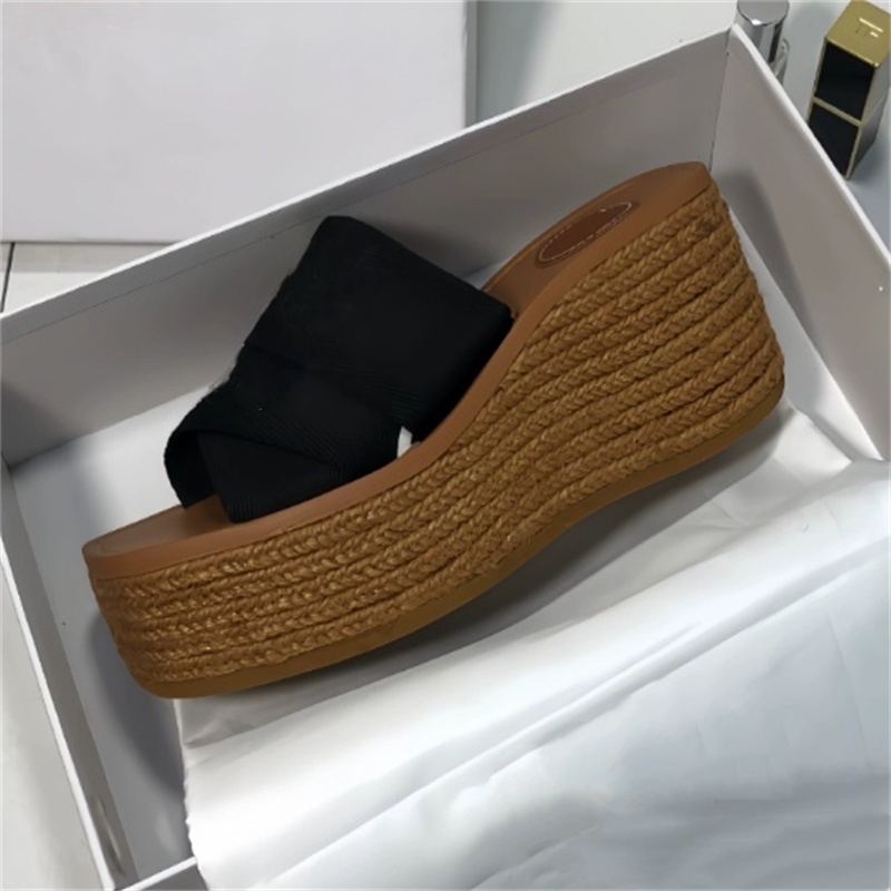 Pantofole di design di lusso di moda Sandali Ricamo Scivoli con intreccio di paglia Ciabatte da donna Ciabatte con plateau Scivolo con tacco in pizz