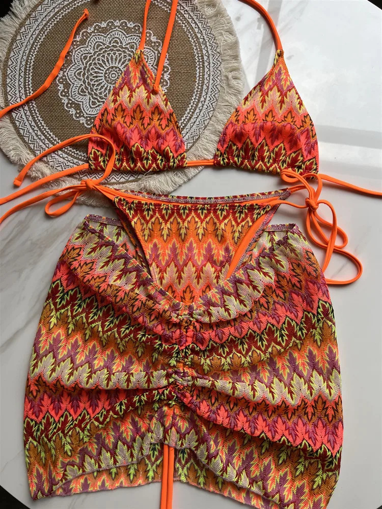 Feuilles de maillot de bain en maillot de bain coloré en tricot bikini jupe trois pièces set de maillot de bain divisé bikini250324