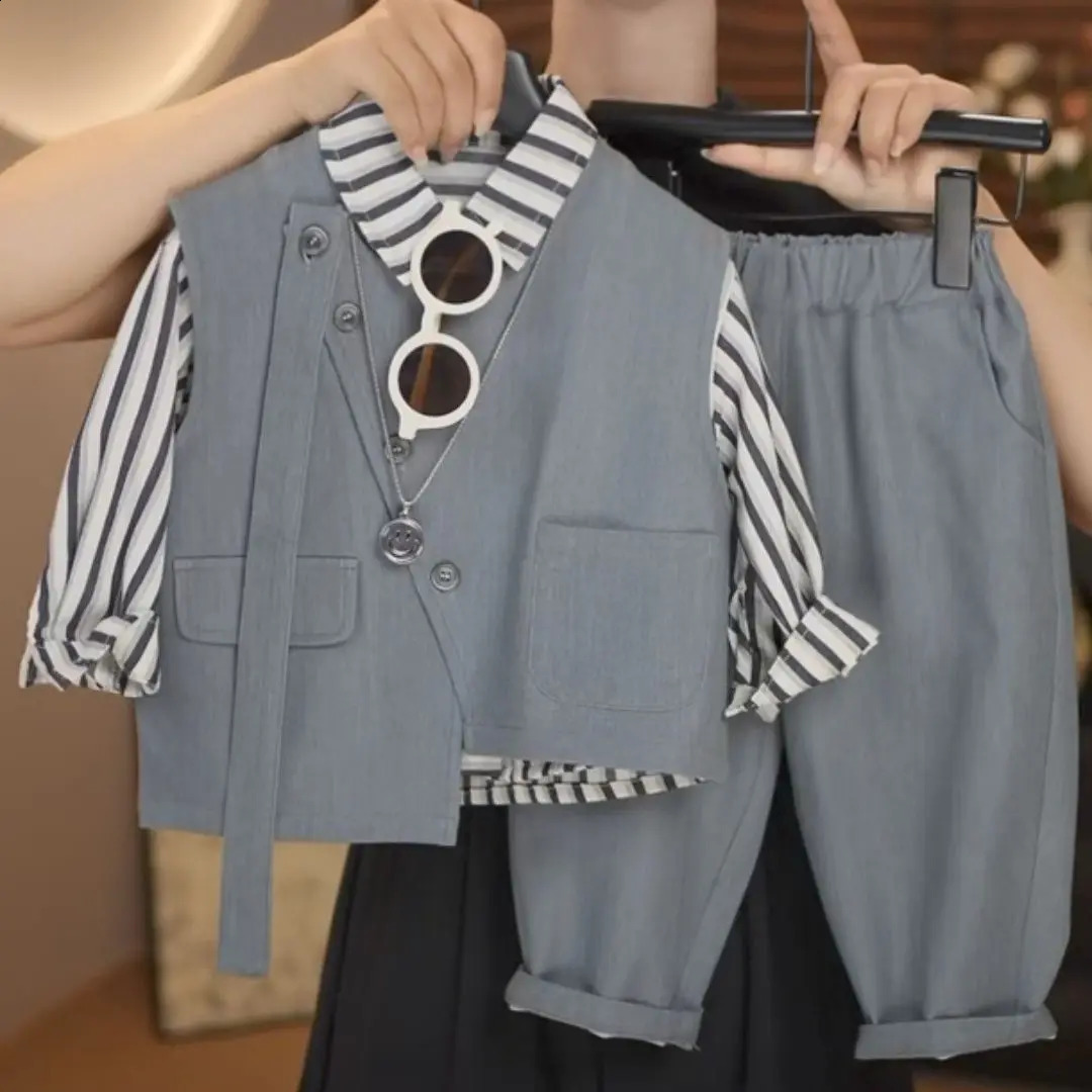 Set de primavera/verano de niños Versión coreana Korean Tank Top Camiseta Pantalones de 3 piezas Set de moda para niños 250327