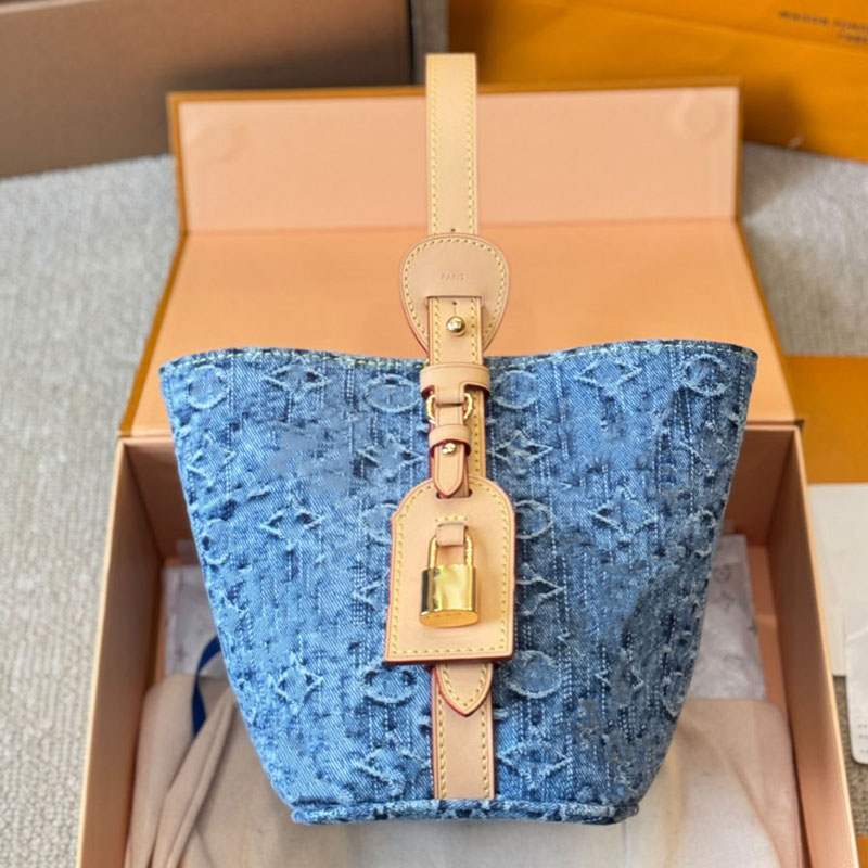 Oreiller en denim Emed Flower Travel Femme S concepteurs Sacs en cuir sacs à main portefeuille Croissant Purse Messenger Sac