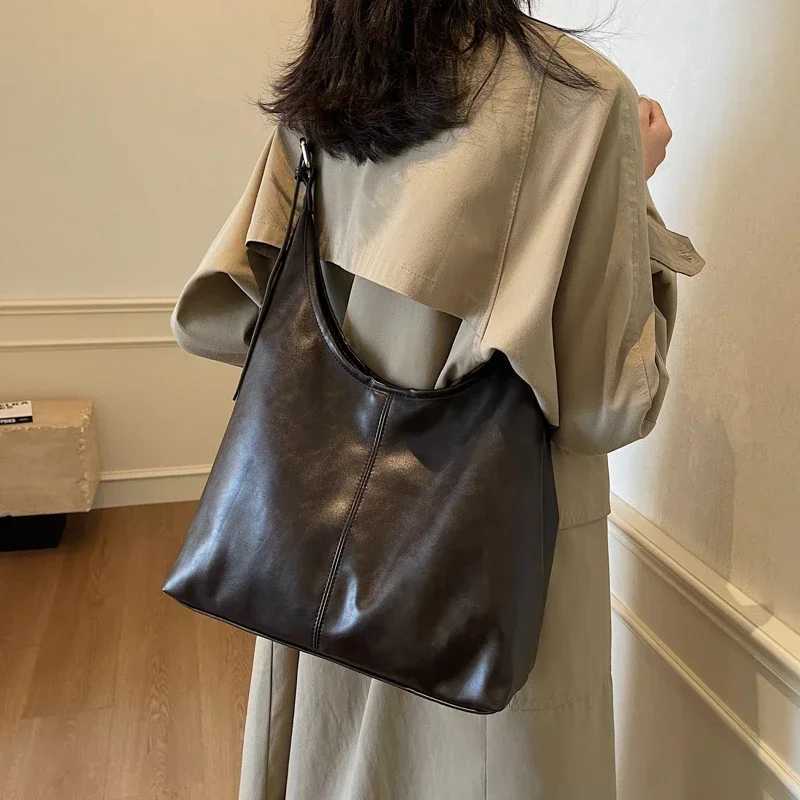 High quality large capacity PU handbag with simple solid classic business style womens shoulder bag 2025 fashionable hot selling Z250328