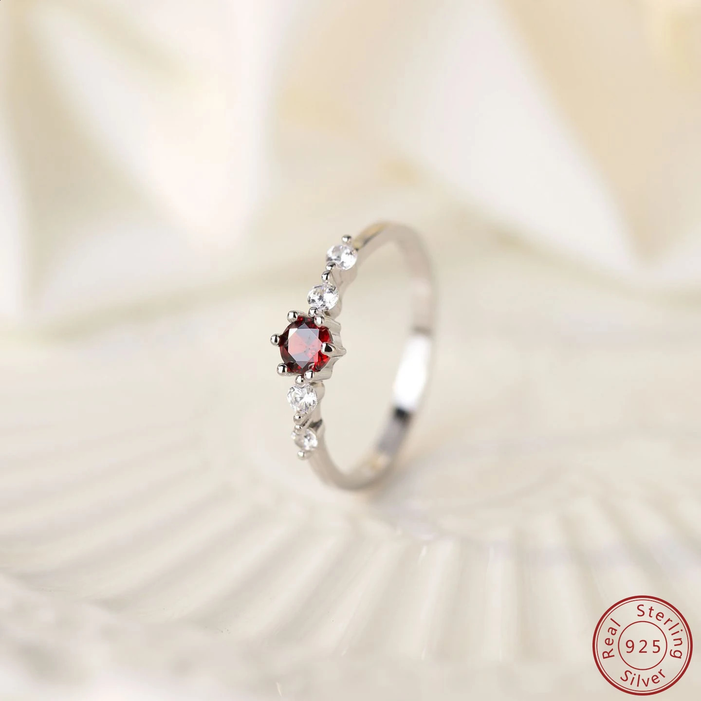 European and American Fashion Trend 100% S925 Pure Silver Platinum Round Ruby Ring Exquisite High Quality Womens Ring 250325