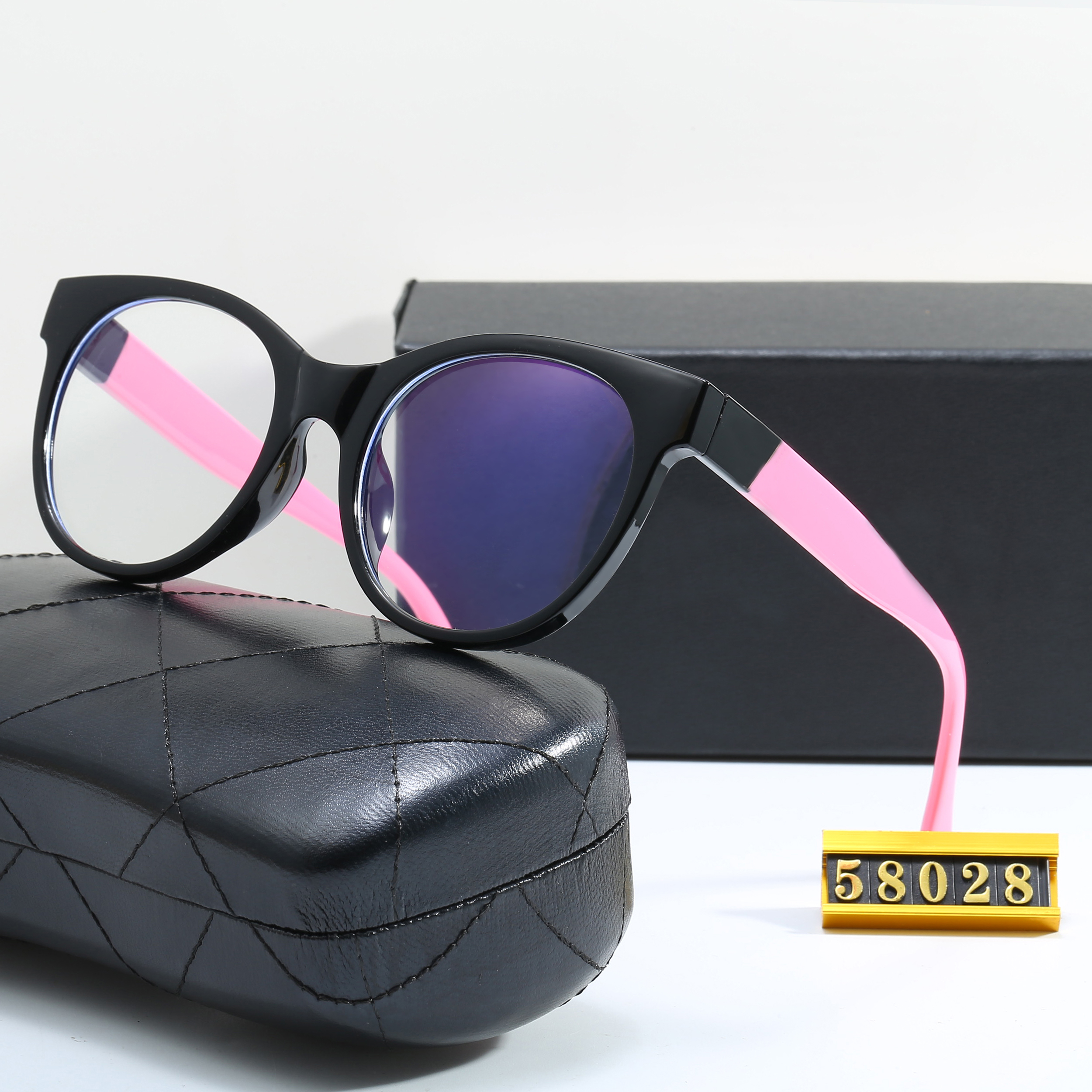 2025 With Box Designer Sunglasses Luxury Eyeglasses Brand Glasses Fashion Black Pink Red Silver Unisex Vintage Full Frame Summer Goggle Shading Pola
