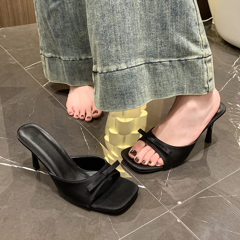 Women's new summer fashion beautiful high square head large size one line advanced sense to wear thin heels bow sandals