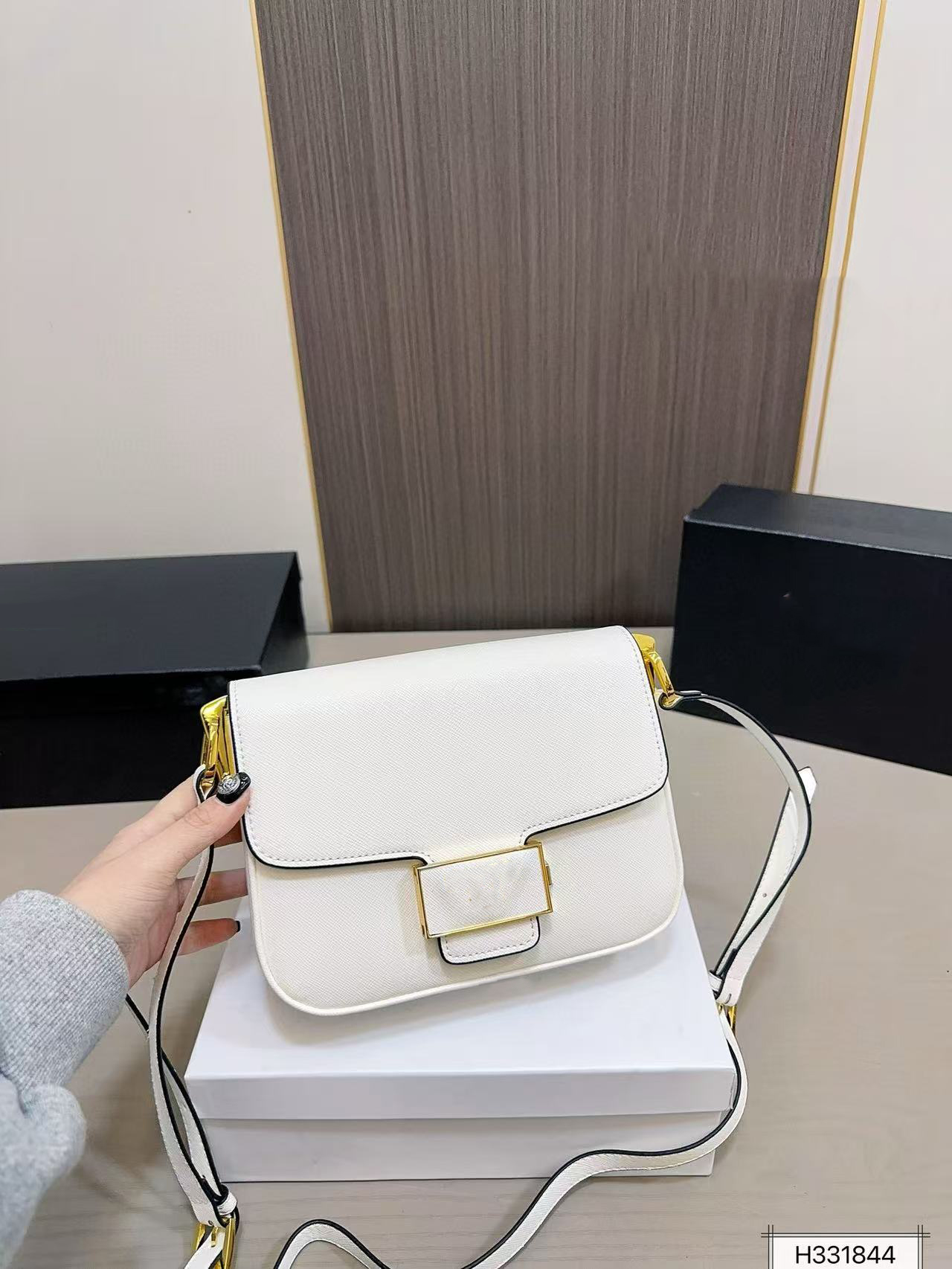 Designer Shoulder Bag Women Messenger Bag Luxury Crossbody Bag Fashion Purse Genuine Leather Pocket Black White Two Colors Choose Simple and High Qu