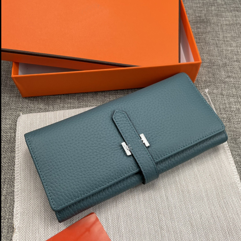 Designer Womens Wallet 2025 Solid Color Leather Two Fold Change Card Bag Versatile High Quality Touch Soft Bag