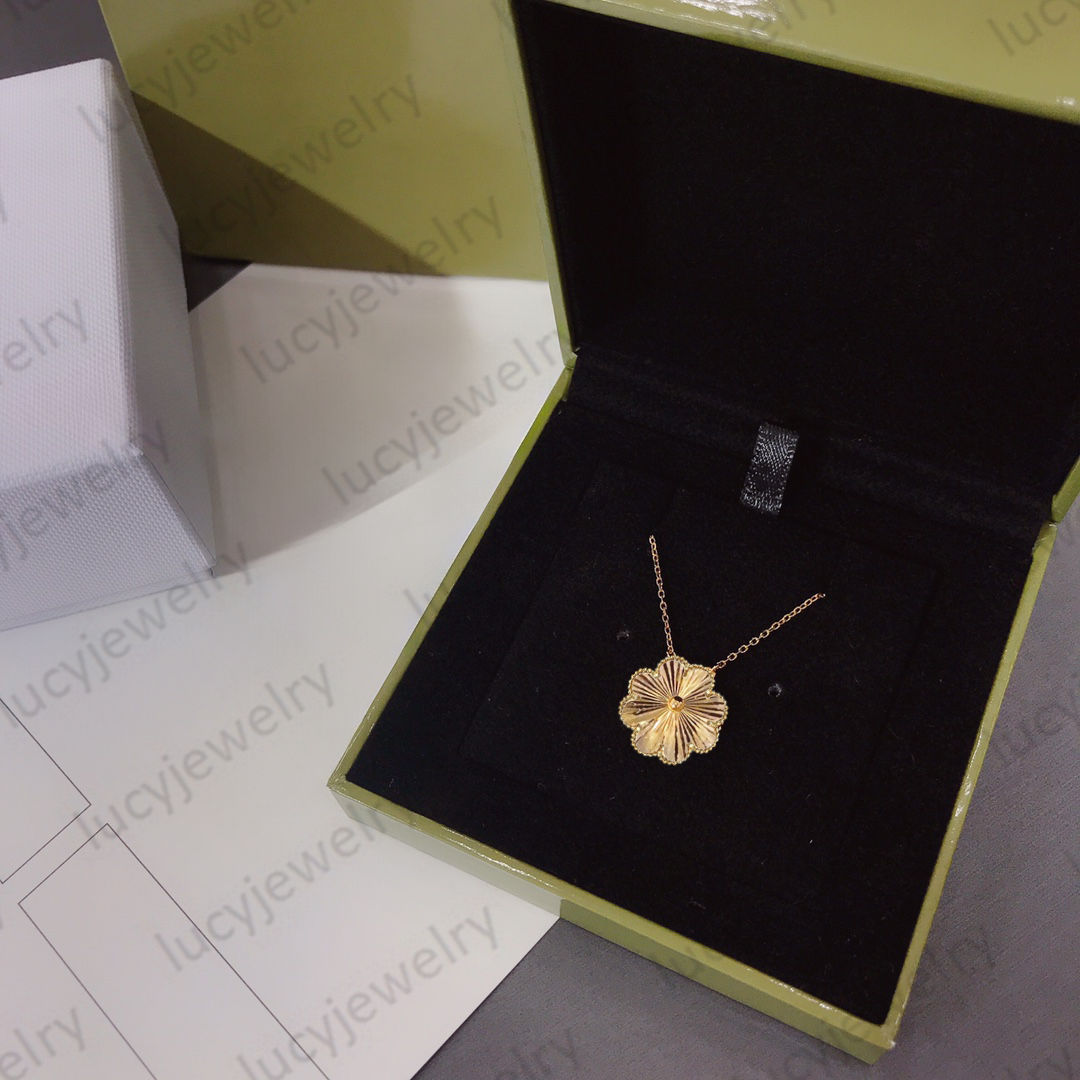 Luxury Gold Plated Necklace Designer Necklaces Four-leaf Clover Fashion Pendant Necklace Wedding Party Jewelry Good Quality Jewelry With box Wome