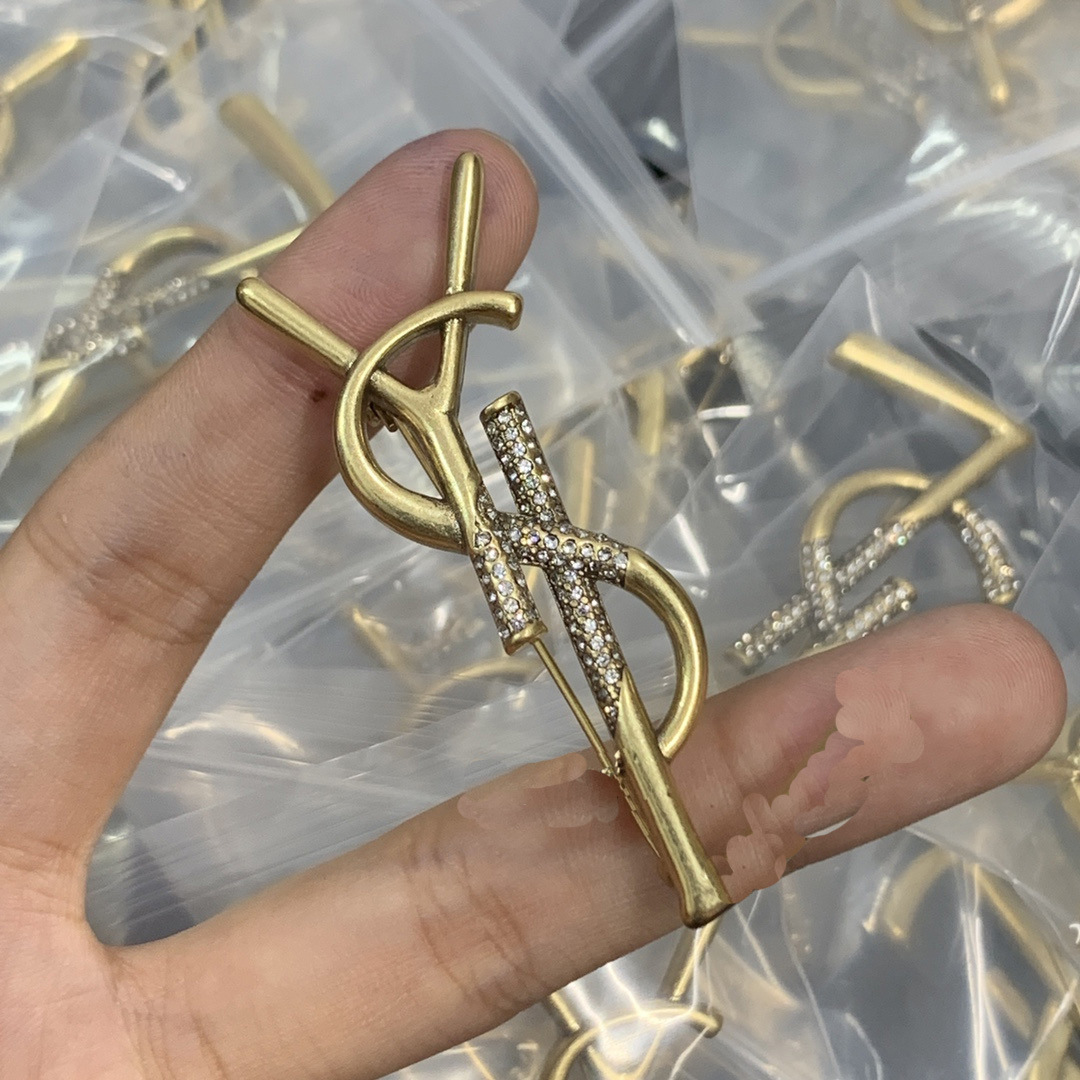 18K Gold Plated Brass Luxury Silver Plated Letter Jewelry Broochs Designer Brooch Accessories Crystal Rhinestone Designer Brooch Chirstmas Gift