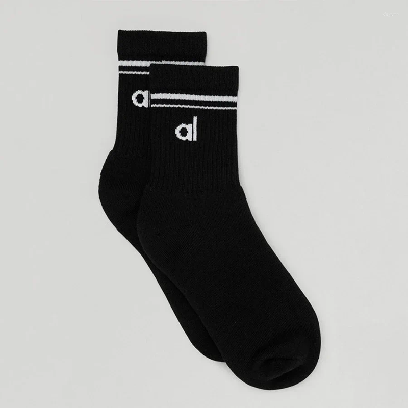 Designer Brand Mens Socks Retro Cotton Sports Sock Medium Long Pilates Fitness Mens Womens S2562