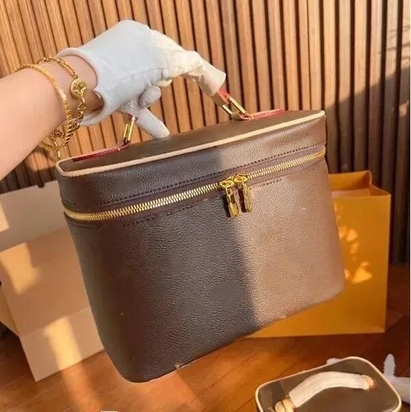 10A Cosmetic Bags Cases womens Makeup Bag Classic designer Double zipper men travelling Toiletry Travel Pouch Ladies Wash bag Purses Handbags High Q