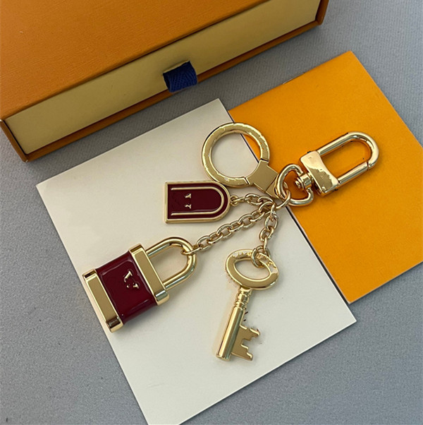 Carry Your World in Style With BOX Designer Red Lock Brand Keychains Stainless Steel Gold Fashion Keychain Lanayards Bag Charm Accessories Car Key R