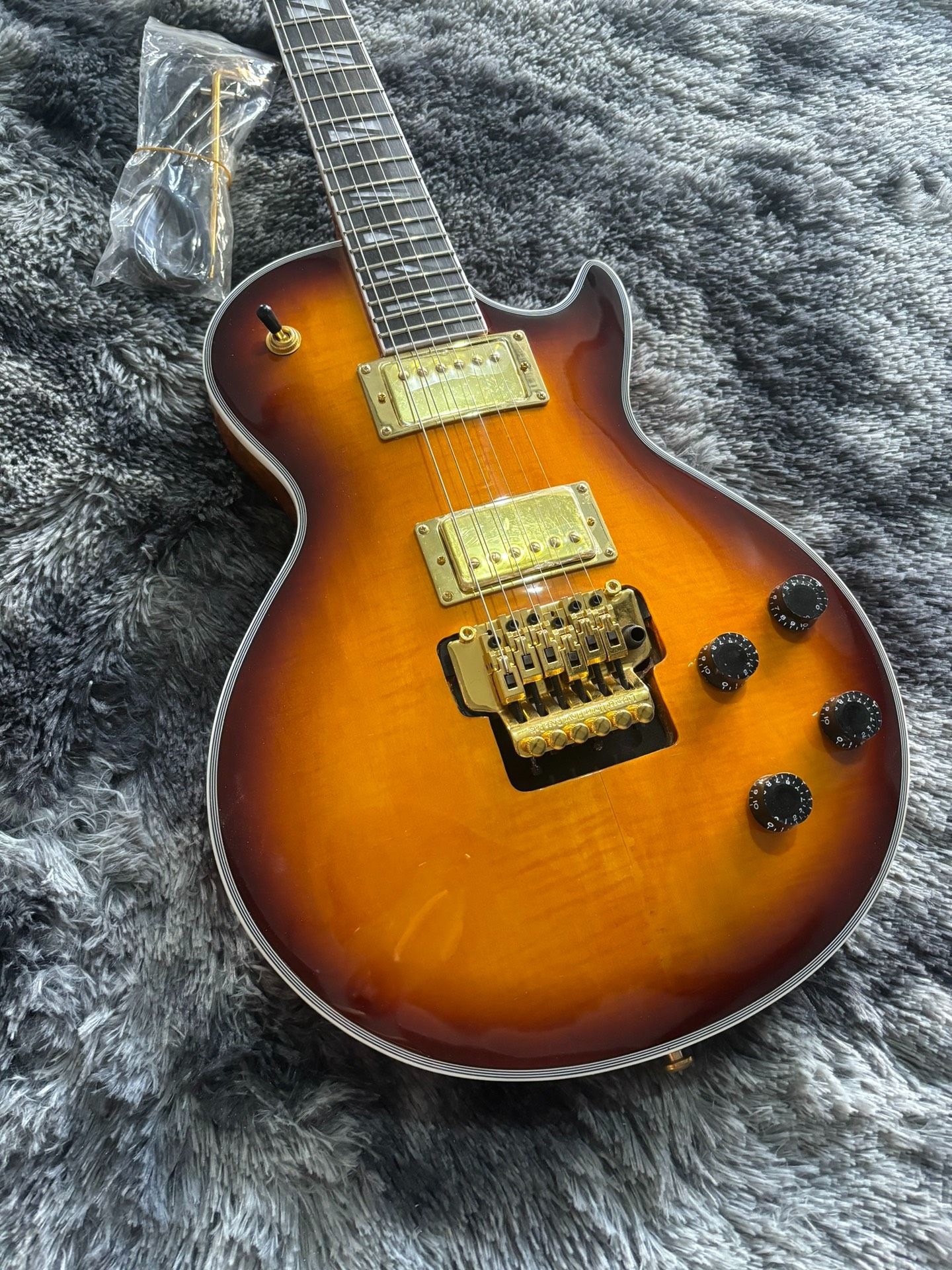 Sunburst Single-Cut LP Electric Guitar - 24K Gold Hardware & Dual Humbuckers | Pro Tremolo System-image-1057786054