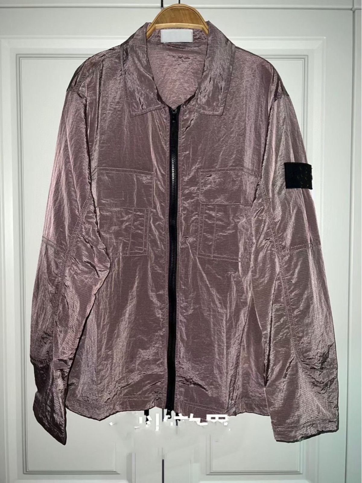 25SS Spring STONE Nylon Meatl Badge Sleeve Patched jackets Women Men Pocket Coat Streetwear Turn Down ISLAND Collars Windbreaker compass coat QWW