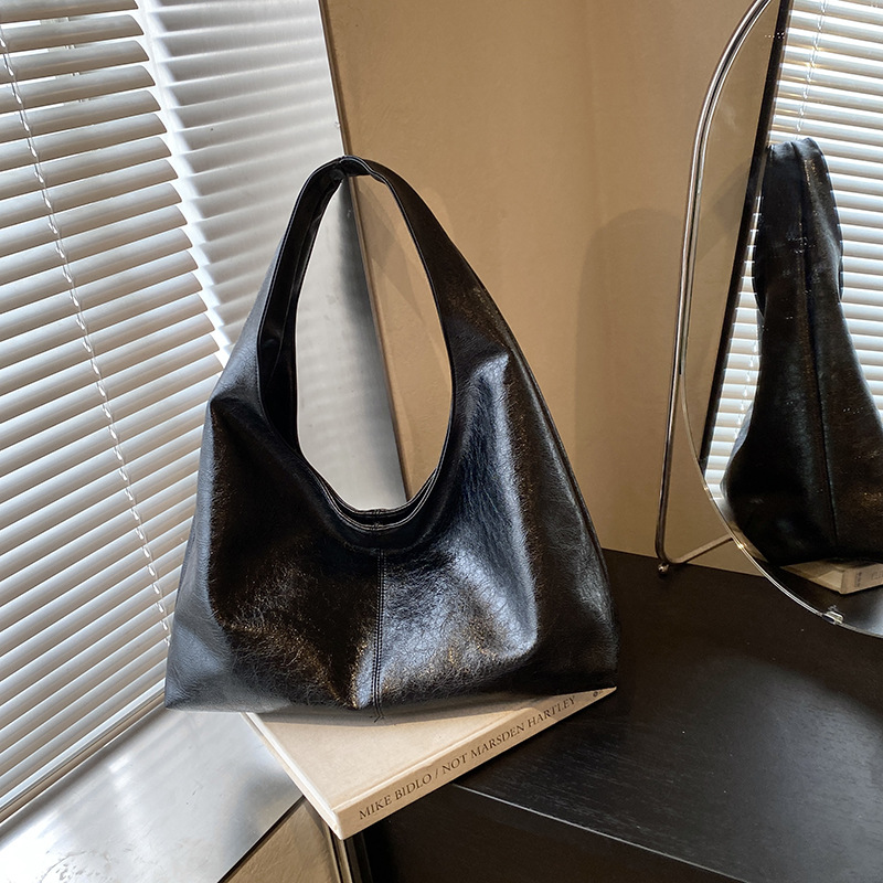Retro Style Large Capacity Underarm Womens Bag - Chic Commuter Design