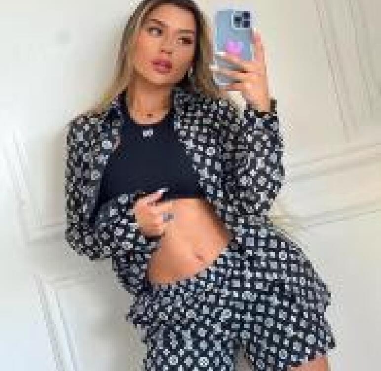 Luxury Women's Lightweight Tracksuits Designer Fashion Printed Sports Sets Pocket Long Sleeve Shorts 2-piece Set Women Outfits free ship