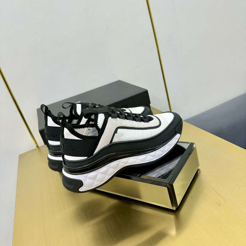 Hauteur haute hauteur augmentant le coussin d'air décontracté sports 2024 Nouveaux chaussures de papa en cuir coloré de couleur panda pour femmes