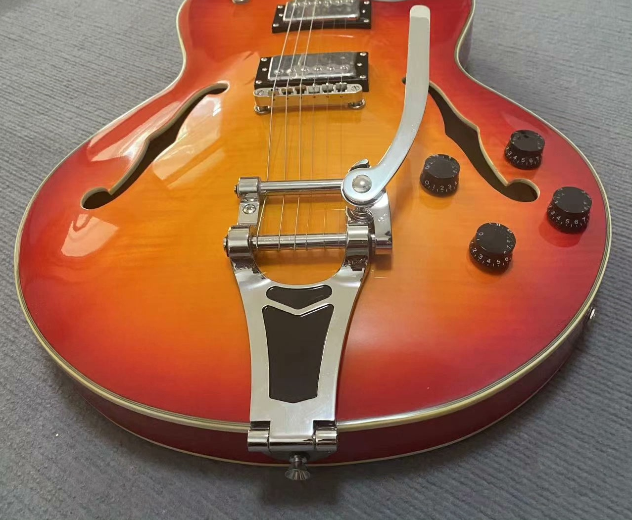 Semi-Hollow Electric Guitar w/ Sunburst Finish & Vibrato Bridge - Jazz/Blues Ready-image-1057919740