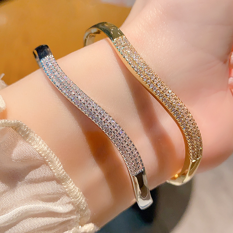2025 Choucong Brand Sparkling Luxury Jewelry 18k Gold Fill Pave White 5A Cubic Zircon CZ Diamond Ins Top Sell Women Bend Wedding Bangle For Lover Br