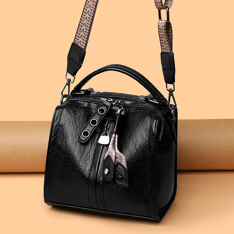 2025 New Outdoor Style Luxury Free Delivery Designer Bag Boston Women's Soft Leather Shoulder Bag New Fashionable And Versatile Trendy Large Ca