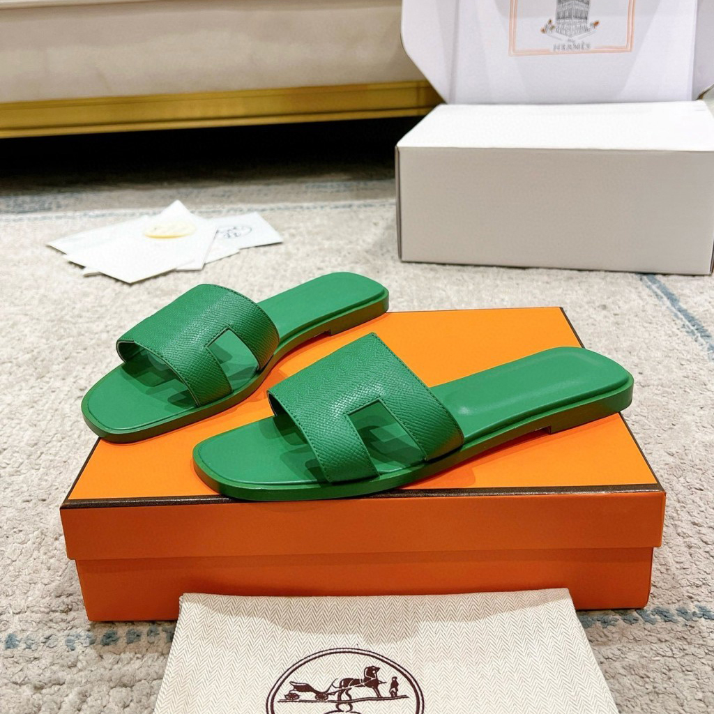 Sandal Beach slippers Classic Flat heel Summer Lazy Designer fashion Cartoon Big Head flops leather lady Slides women shoes Hotel Bath Ladies sexy S