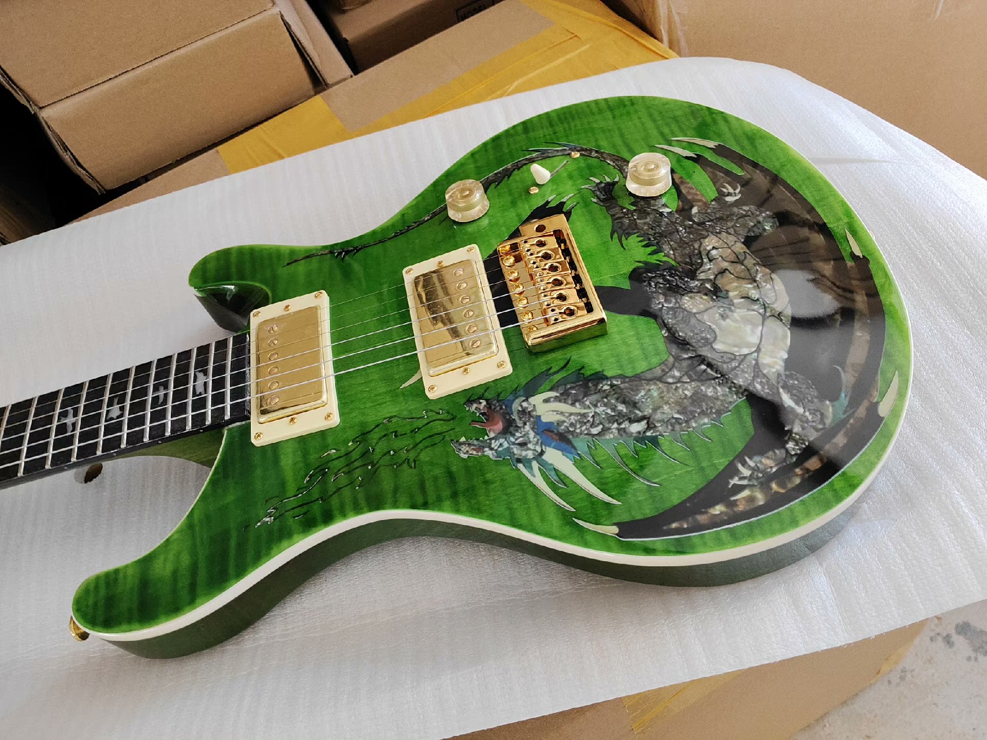 Striking Green Electric Guitar with Dragon Design: Ergonomic Body, Gold - Plated Hardware, Ideal for Metal & Rock-image-1058629685