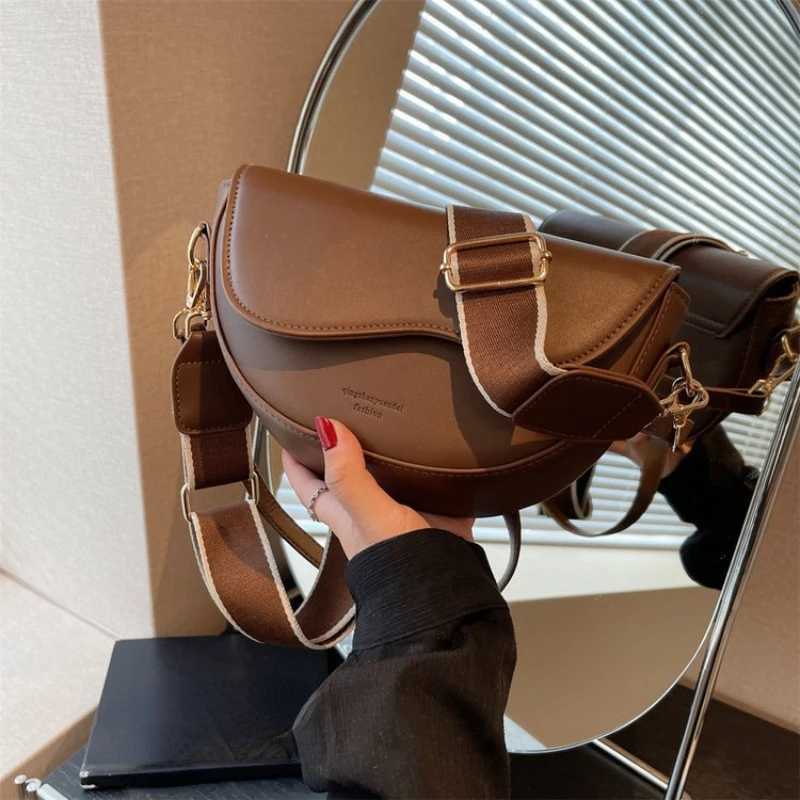 Sac à corps crossbody de couleur solide vintage Chic Color Saddle Colorbock élégant Purse à usage quotidien de voyage quotidien ou WorkxJ250521