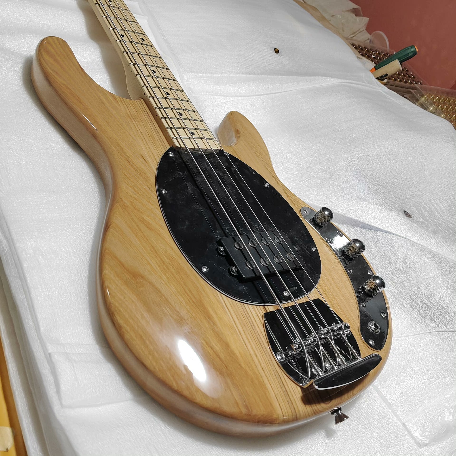 Glossy Natural Wood Electric Bass: Maple Fretboard, Dual Pickups, Rustic Modern Design-image-1058633193