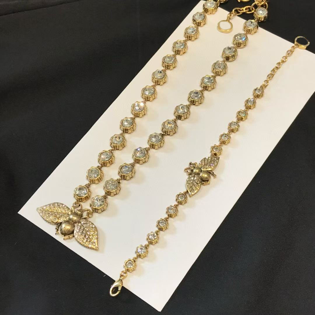Luxury designer diamond crystal bee pendant necklace for women fashion exquisite charm bracelet gift jewelry set for women wedding party birthday