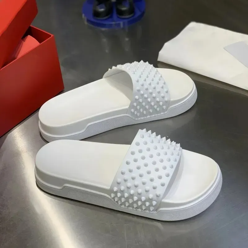 Mens Designer Sliders Spike Slipper Plat Slide Sandal Plate-forme noire Mule Piscine Mousse Runner House Tongs Summer Beach Épais Fond Goujons Di