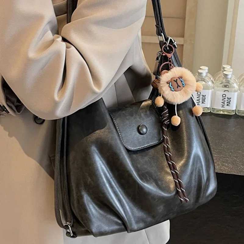 2025 Sac fourre-tout à épaule unique pour les femmes pour femmes de grande capacité sac à dos avec un sac à dos de voyage de conception légère W2