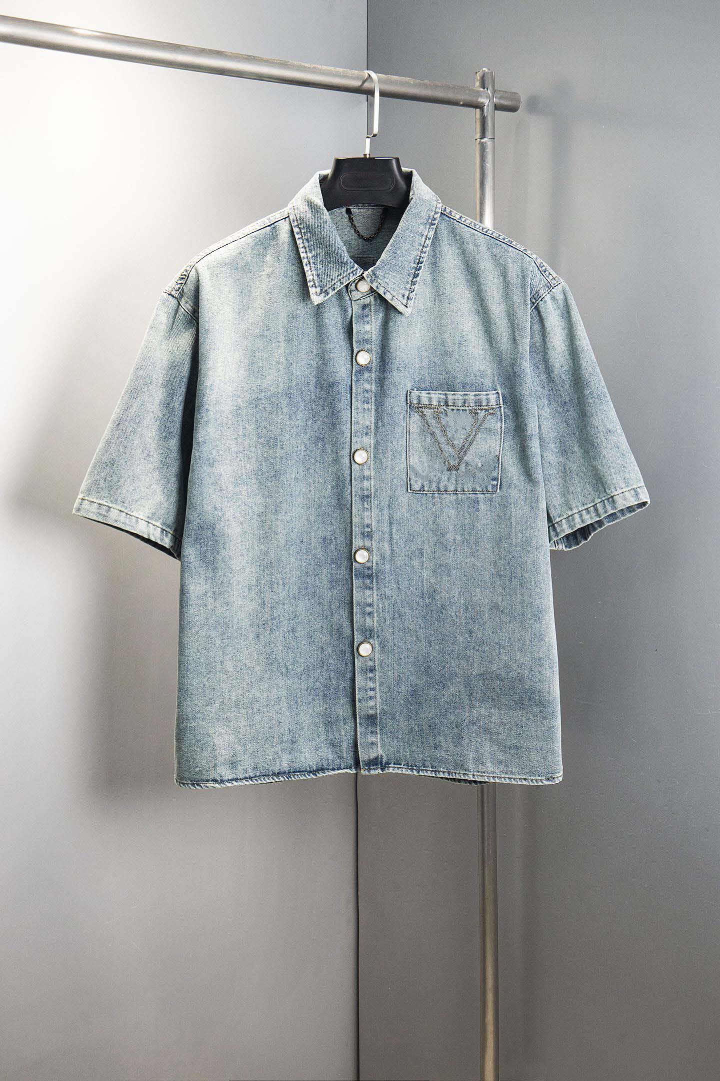 Classic spring/summer thin shirt with short sleeves soft cotton double pockets slim fit and elastic jeans denim clothing for mens casual wear