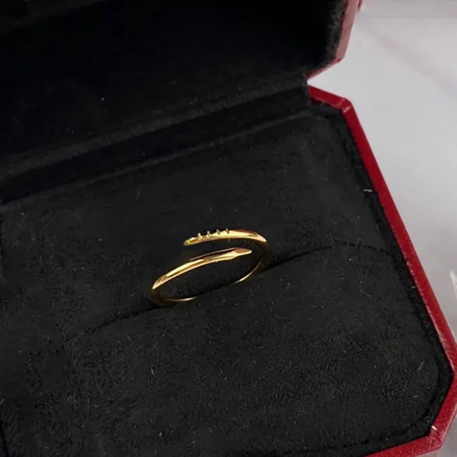 2025 Luxury Designer Womens Rings Gold Silver with Diamonds Trendy Fashion Couples Styles Perfect Holiday Love Gifts