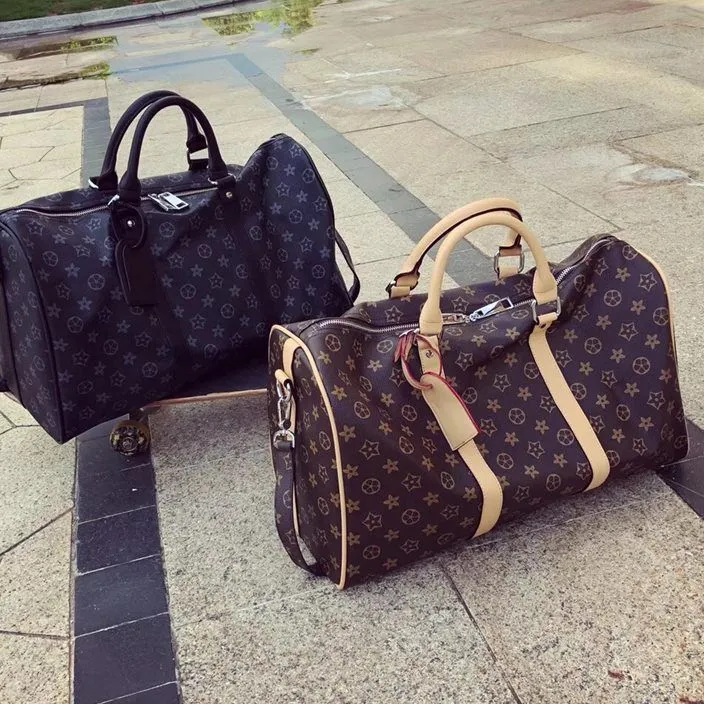 Mode de luxe Duffel Hommes Femme Designer Voyage Embrayage sur Sac à bagages Homme basket-ball Totes Keepall 55CM Sacs à main clairs Femmes Duffl