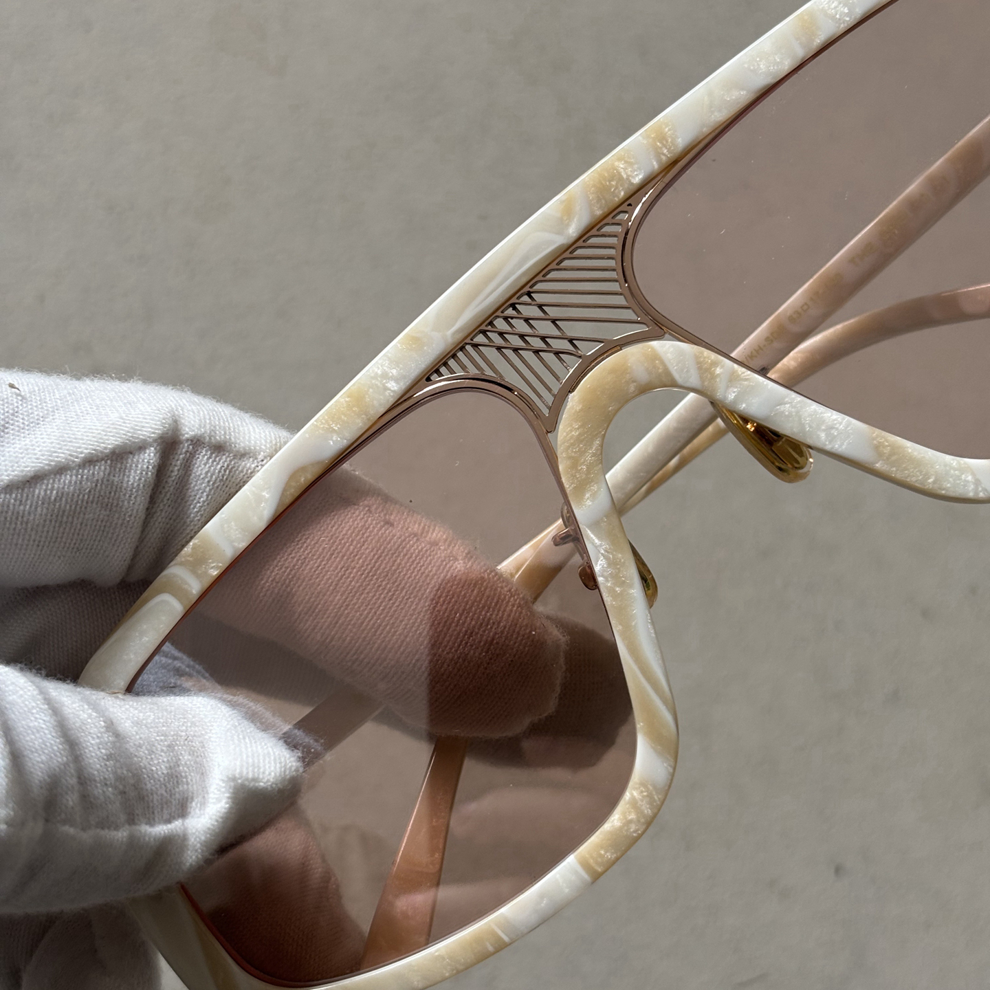 Fashionable Large Frame Yellow & White Marble Pattern Sunglasses for Men - High-Quality Unisex Glasses with Pink Lenses