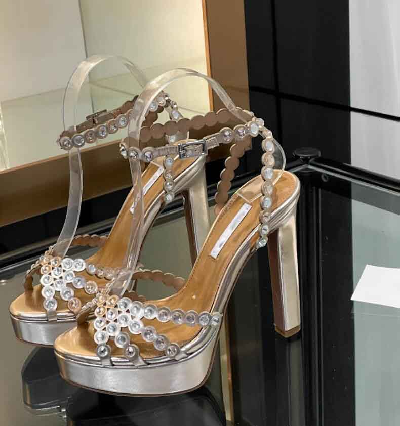 25S / S Designer Summer Ice Tequila Plateau Sandales à plateforme en cuir métallisé ornées de cristaux en argent Femmes Sandales Chaussures Cuir