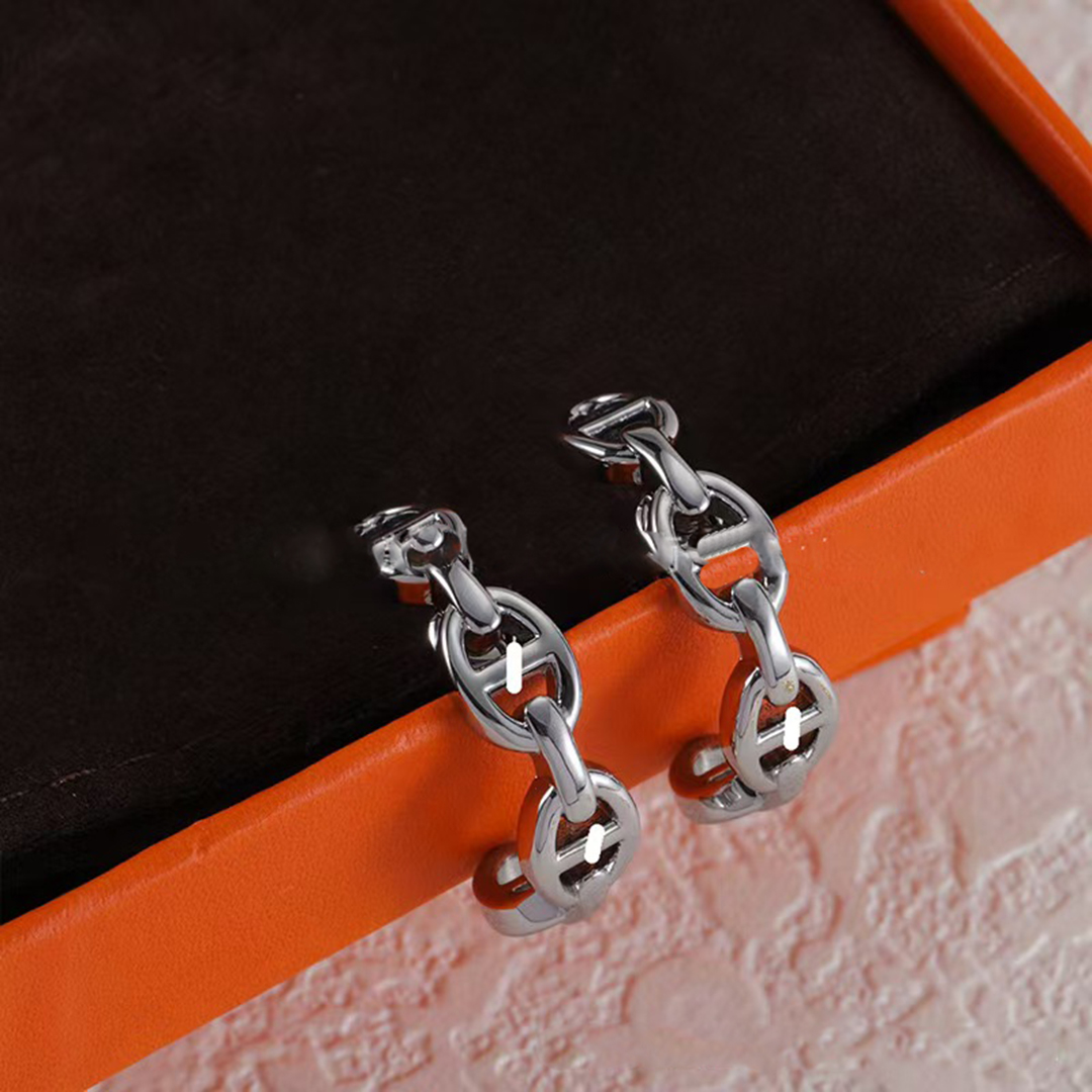 earrings designer earrings Luxury earrings letters solid color design diamonds high quality Christmas gift jewelry hundred fashion earrings gift box