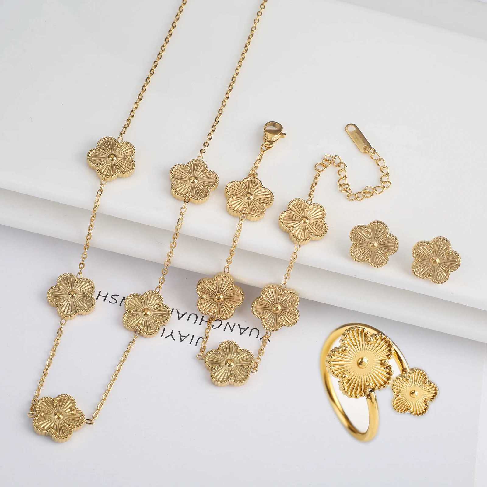 4pcs Necklace Earrings Ring StainlESS Steel Five leaf Flower Jewelry Set Classic for Woman New Fashion Jewelry cLOVErXJ251202-image-1086909848