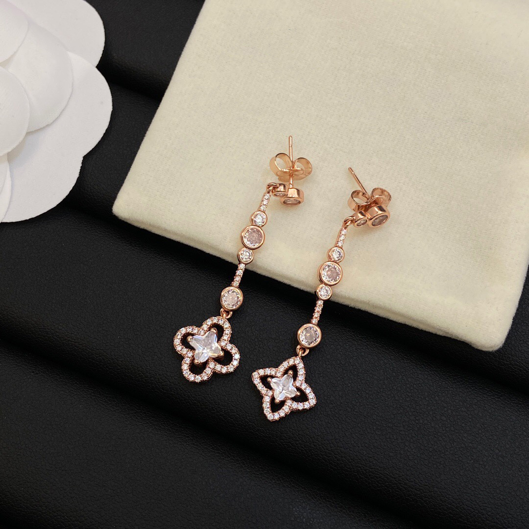 As Original Designer Flower Pendant Full Diamonds Extravagant V Letter Fashion Brass Material Couple Earrings For Women Girls s's's